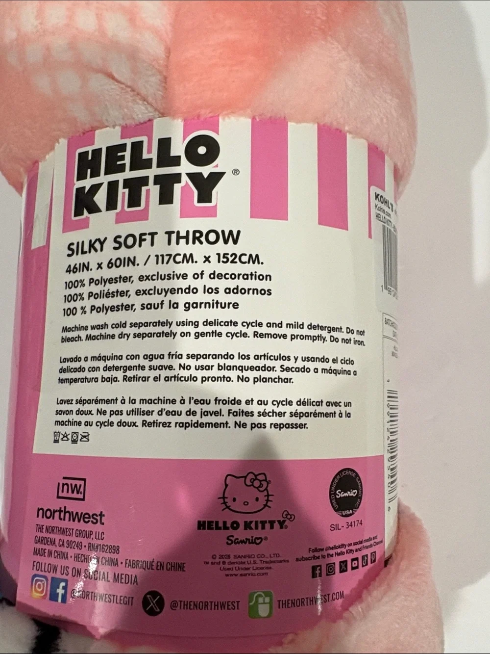 Hello Kitty Pink Plush Throw Blanket with Bow Accent brand new